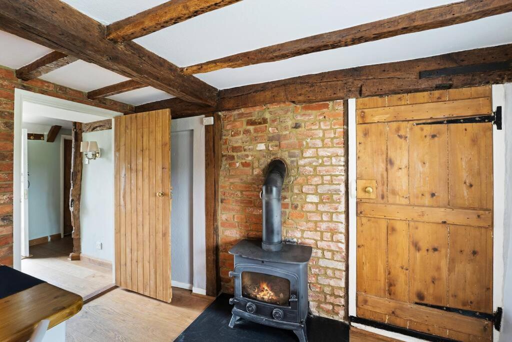 Local Walks Pub Gardens Pet Friendly Landscaped Gardens And Free Private Parking Villa Doddington  Exterior photo