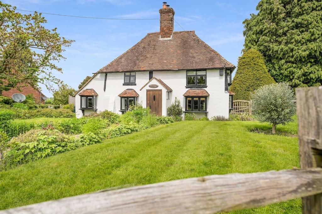 Local Walks Pub Gardens Pet Friendly Landscaped Gardens And Free Private Parking Villa Doddington  Exterior photo