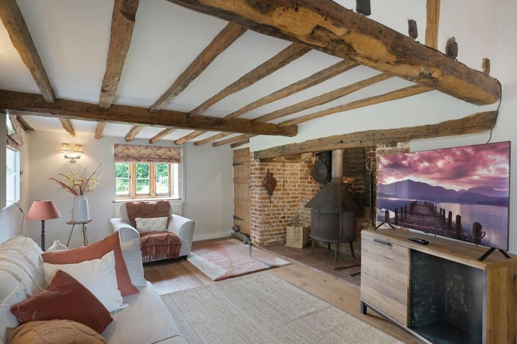 Local Walks Pub Gardens Pet Friendly Landscaped Gardens And Free Private Parking Villa Doddington  Exterior photo