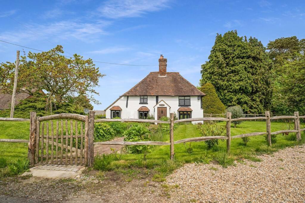 Local Walks Pub Gardens Pet Friendly Landscaped Gardens And Free Private Parking Villa Doddington  Exterior photo